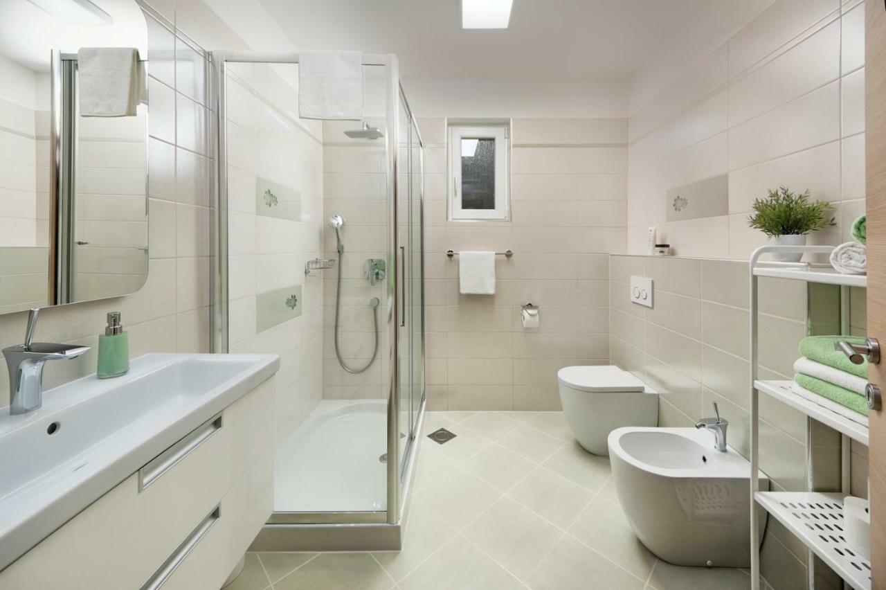 Rainbow Apartment Pula Bagian luar foto