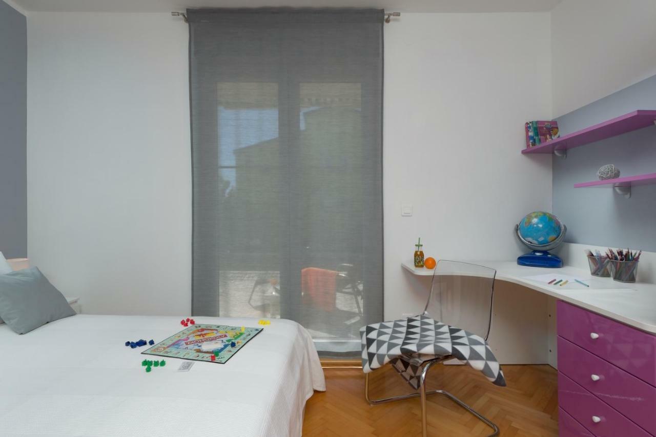 Rainbow Apartment Pula Bagian luar foto