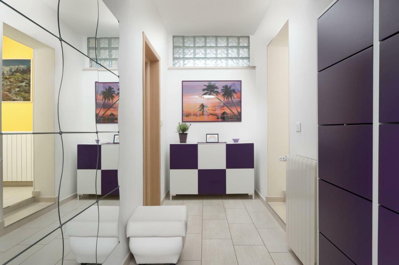 Rainbow Apartment Pula Bagian luar foto