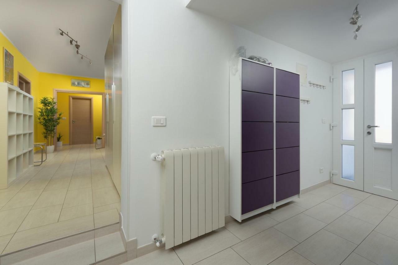 Rainbow Apartment Pula Bagian luar foto