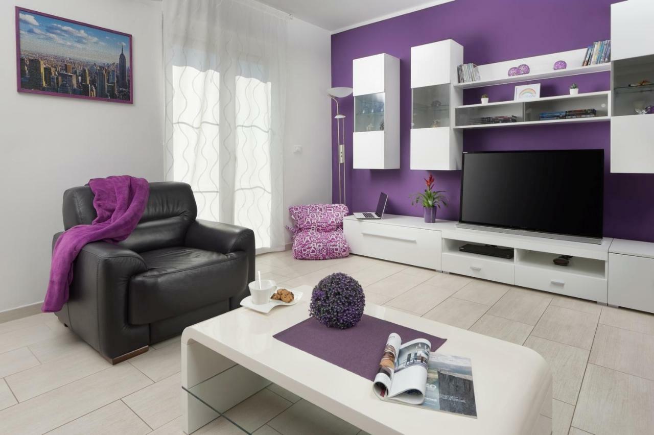 Rainbow Apartment Pula Bagian luar foto